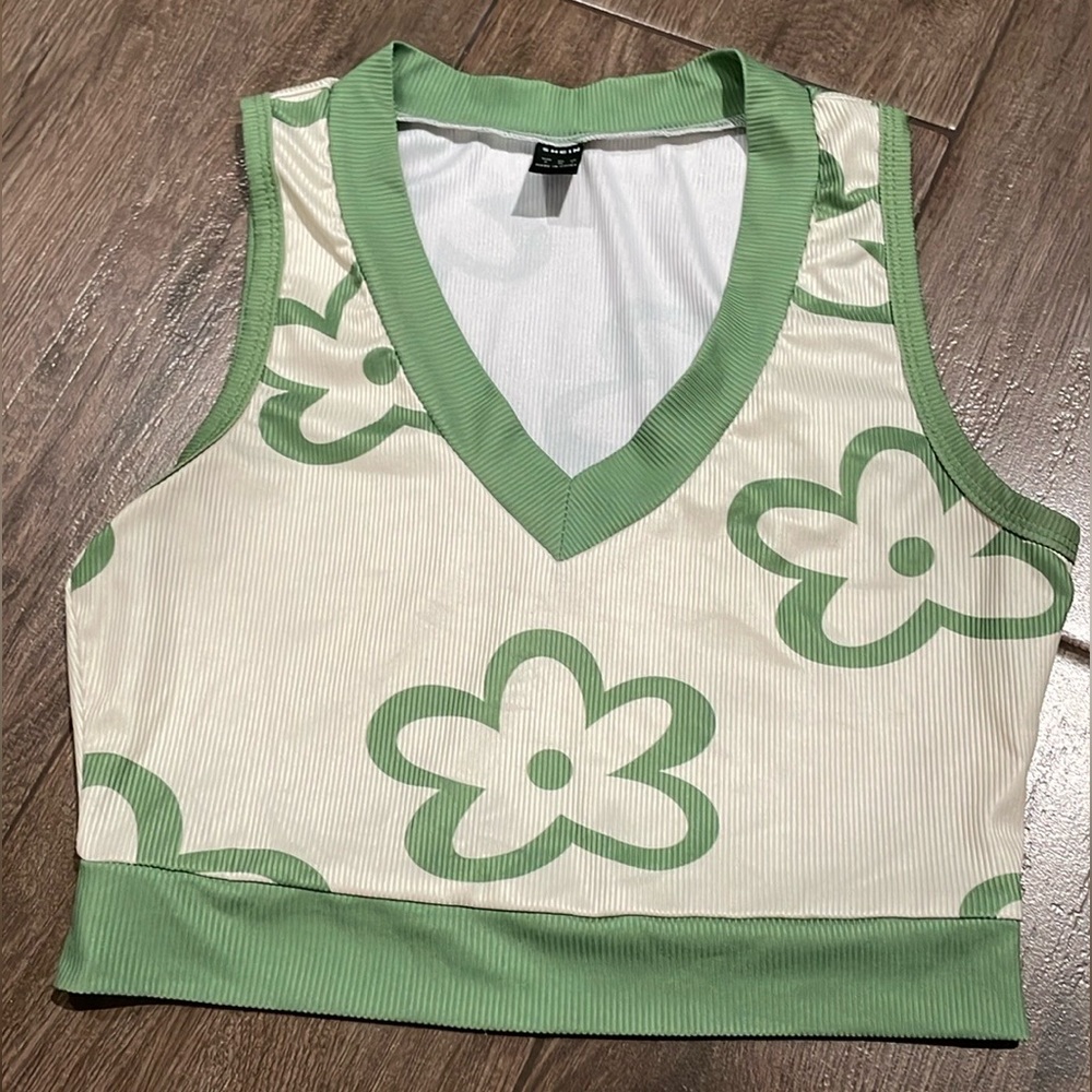 Sz. S Shein cropped flower print top